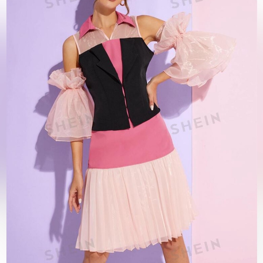 Trendy Queen Anne inspired dress with puff sleeves